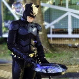 Batman macht Seifenblasen bei einem Event