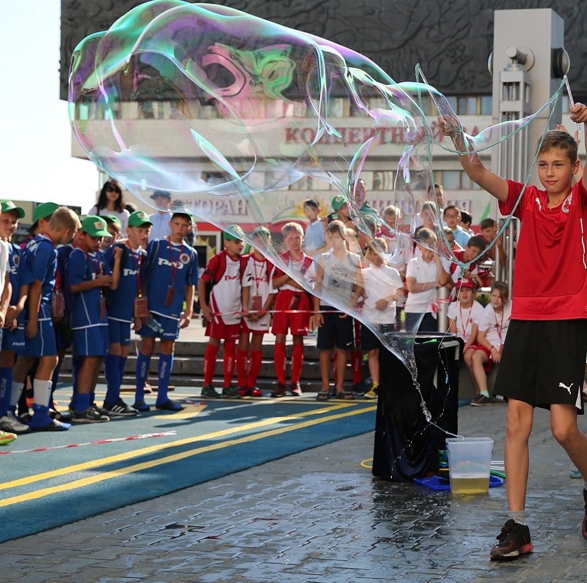 Цветные пузыри в небе