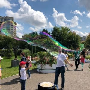 Мыльные пузыри на празднике