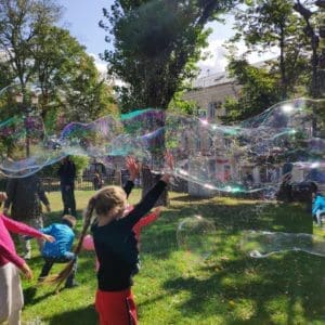 Пузырь в городском парке